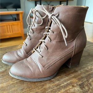 Eurosoft by Sofft Brown Lace-Up Ankle Bootie with Chunky Heel - size 9.5